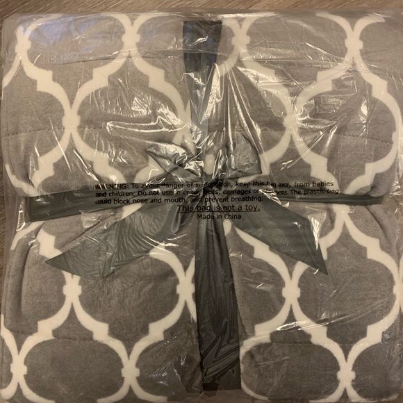 Oversized down alternative throw -  gray - Picture 2 of 3